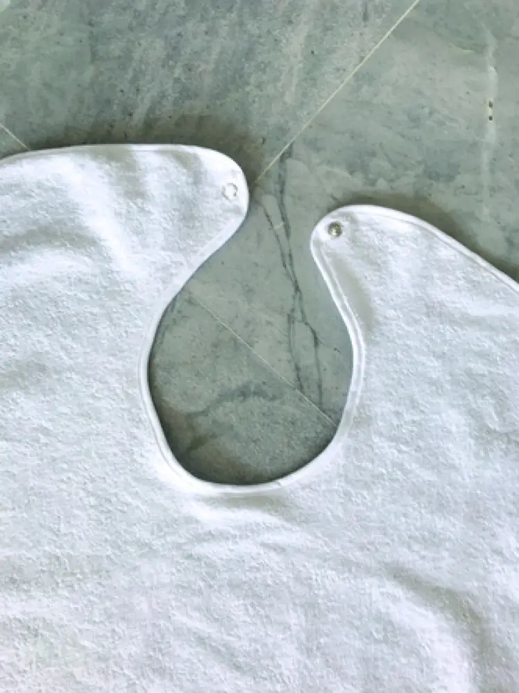 Bavoir éponge avec boucles intirables